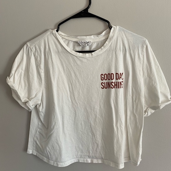 Sadie & Sage Tops - Sadie & Sage white medium cropped shirt